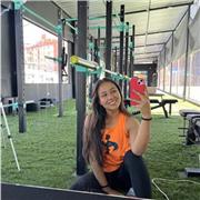 Estoy terminando la carrera de CAFyD. Trabajo como entrenadora con distintas edades y necesidades.